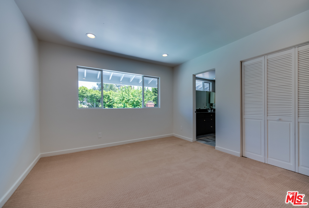 13133 Morrison Street Sherman Oaks, CA 91423 - Photo 17 of 26 an empty room with windows