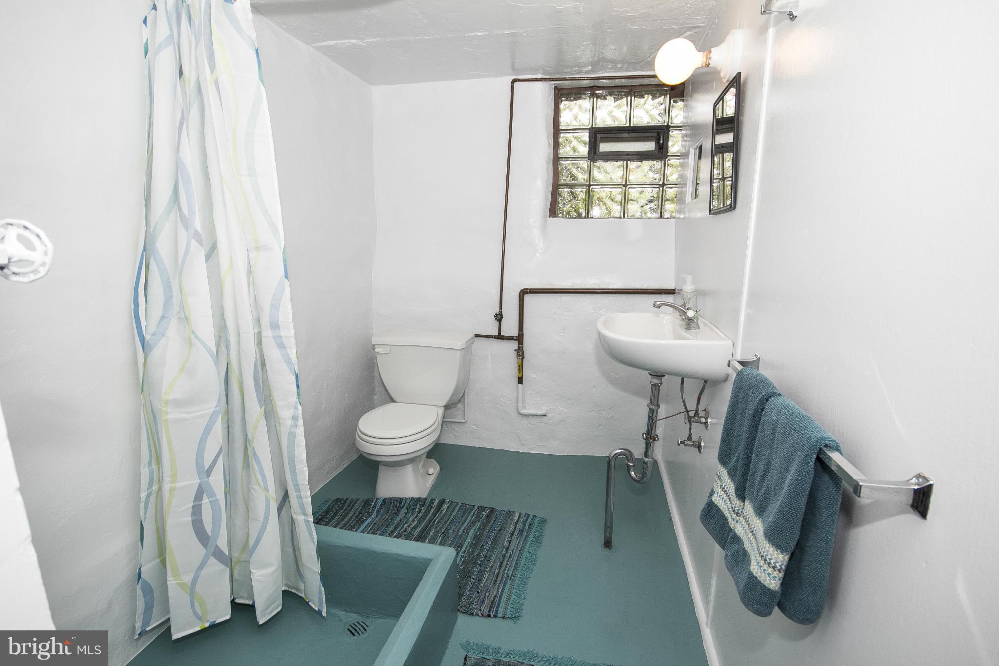 3623 Elkader Road Baltimore, MD 21218 - Photo 22 of 28 a bathroom with a toilet a sink and a mirror