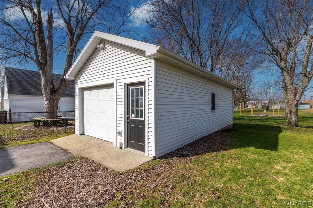 788 Beach Road Cheektowaga, NY 14225 - Photo 37 of 44