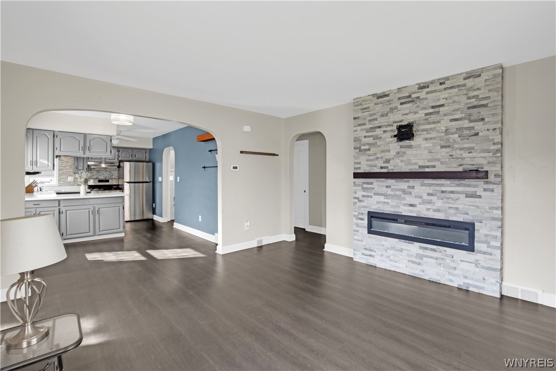 788 Beach Road Cheektowaga, NY 14225 - Photo 4 of 44