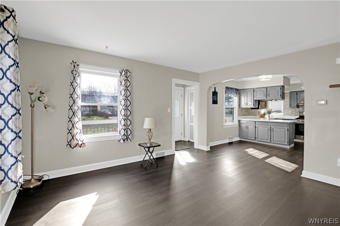 788 Beach Road Cheektowaga, NY 14225 - Photo 5 of 44