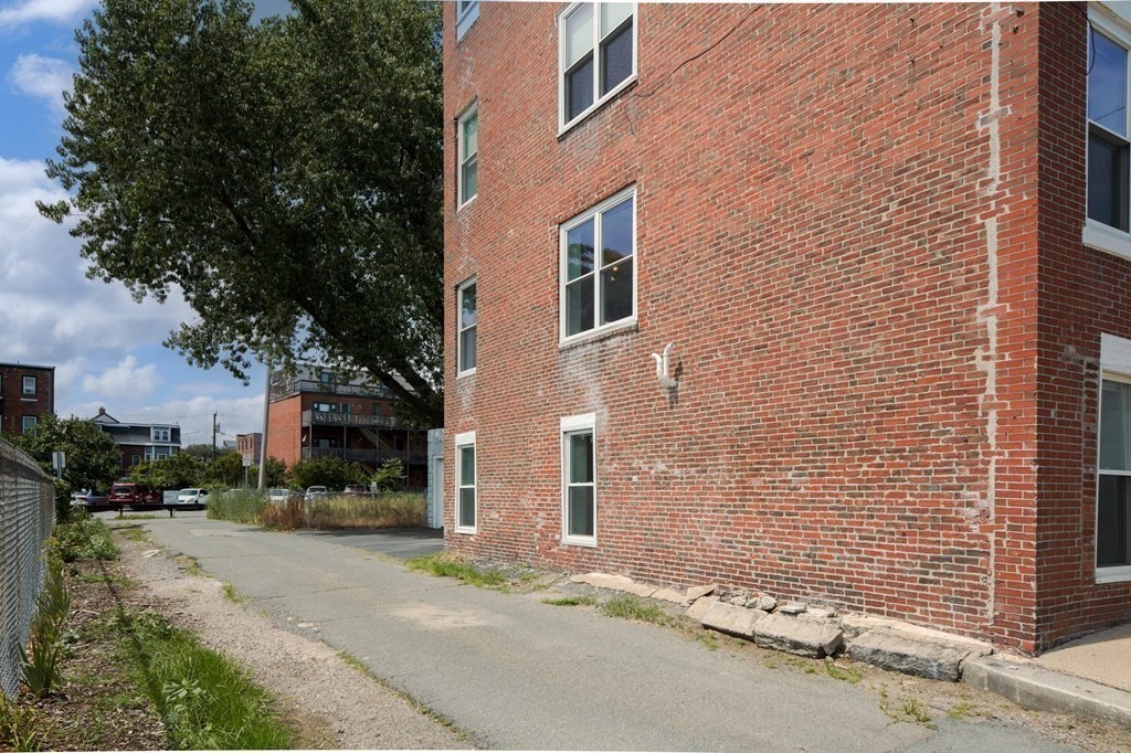 28 Hawthorne Street, Unit 1 Chelsea, MA 02150 - Photo 31 of 38