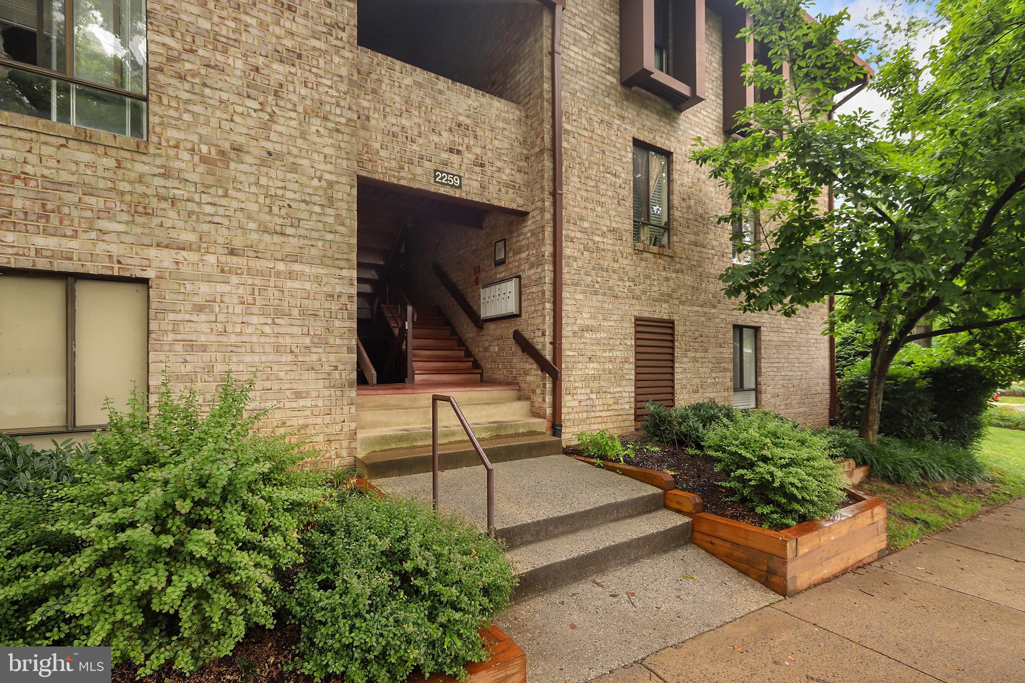2259 Castle Rock Square, Unit 1B Reston, VA 20191 - Photo 1 of 27 Gallery Image 1