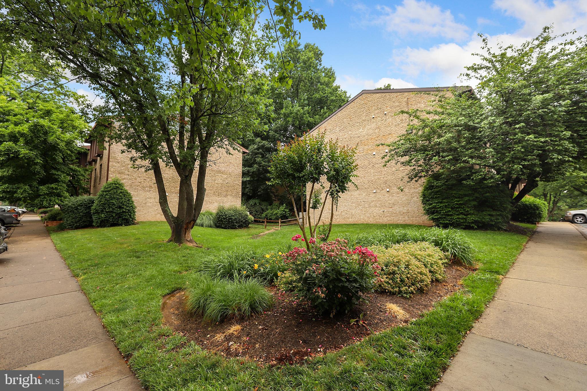 2259 Castle Rock Square, Unit 1B Reston, VA 20191 - Photo 2 of 27 Gallery Image 2