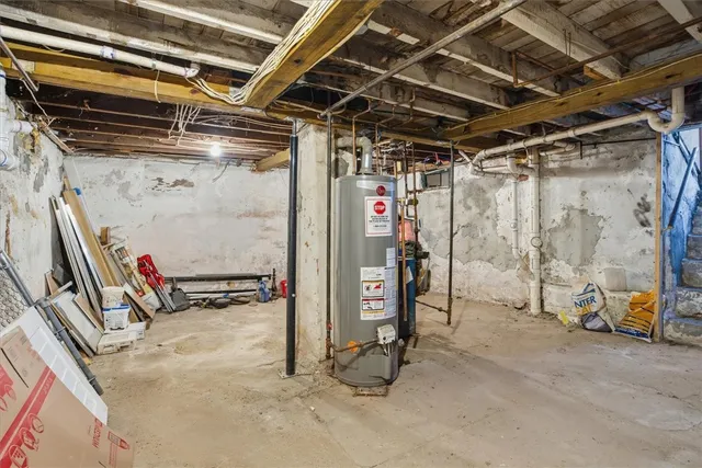 $379,900 | 6 Bailey Court, Providence, RI 02909