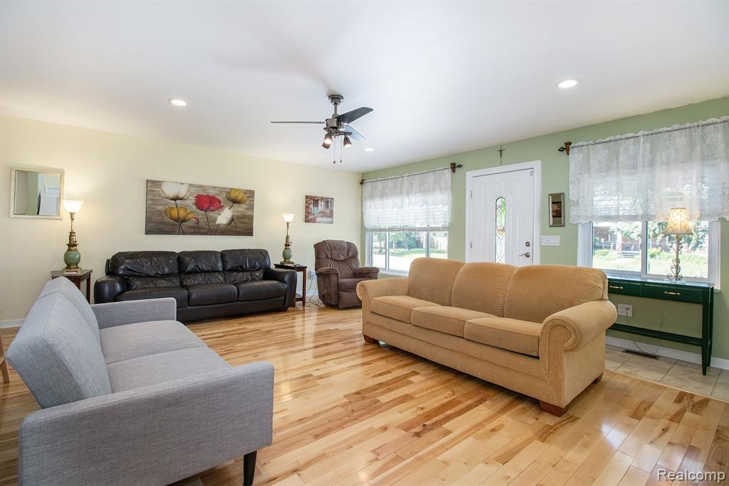 2865 Longview Avenue Rochester Hills, MI 48307 - Photo 4 of 33