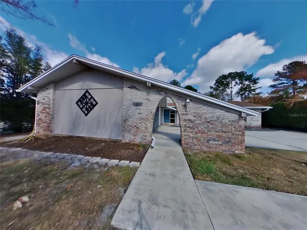 a sign that is on the side of the road