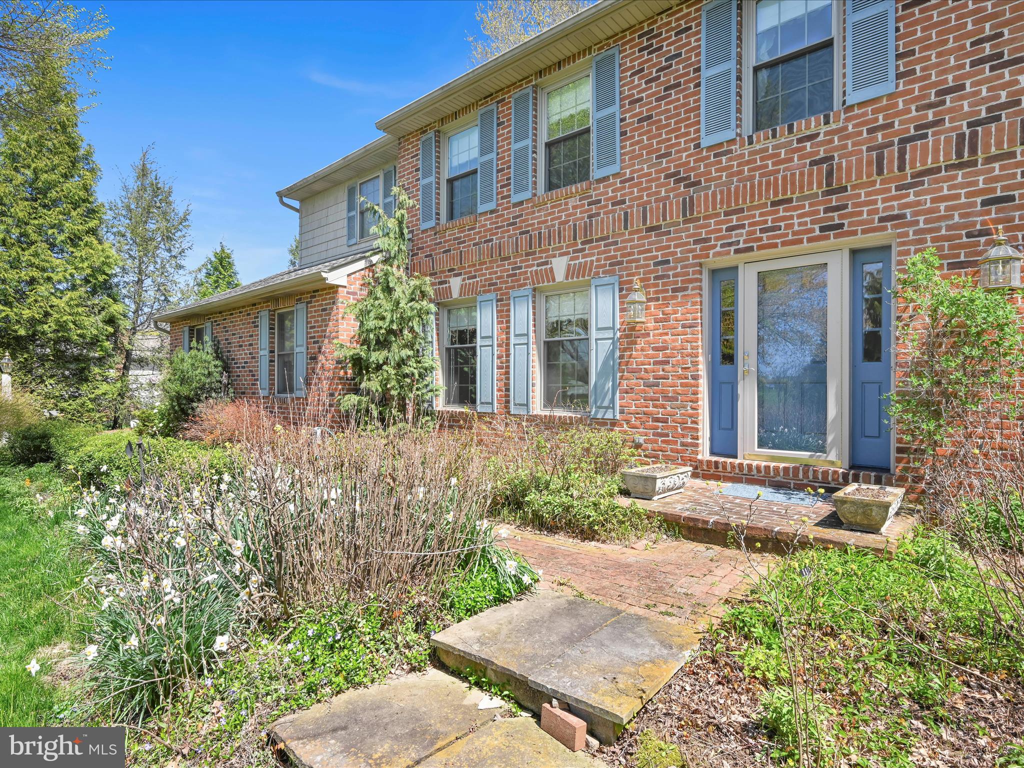 29 Church Road Lancaster, PA 17603 - Photo 5 of 64 front view of a house