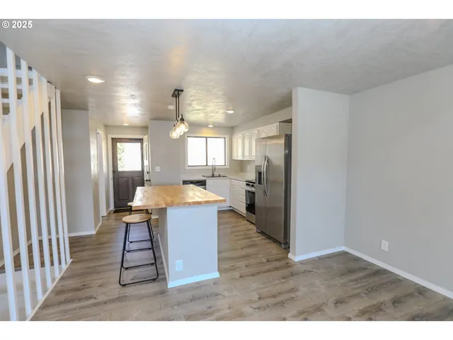 a view of a kitchen and dining room