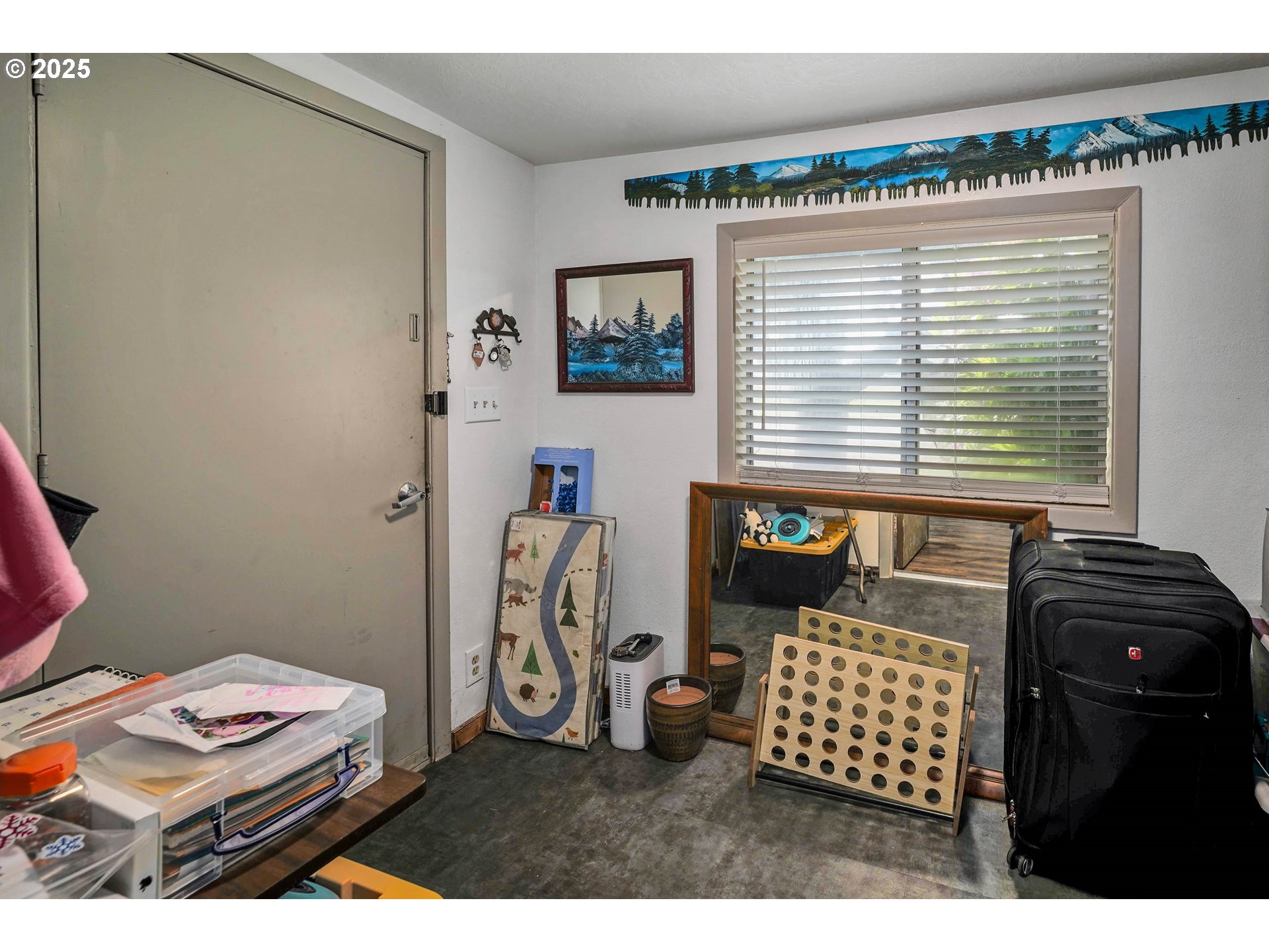 4435 Hazelgreen Road Northeast Salem, OR 97305 - Photo 5 of 34 Gallery Image 5
