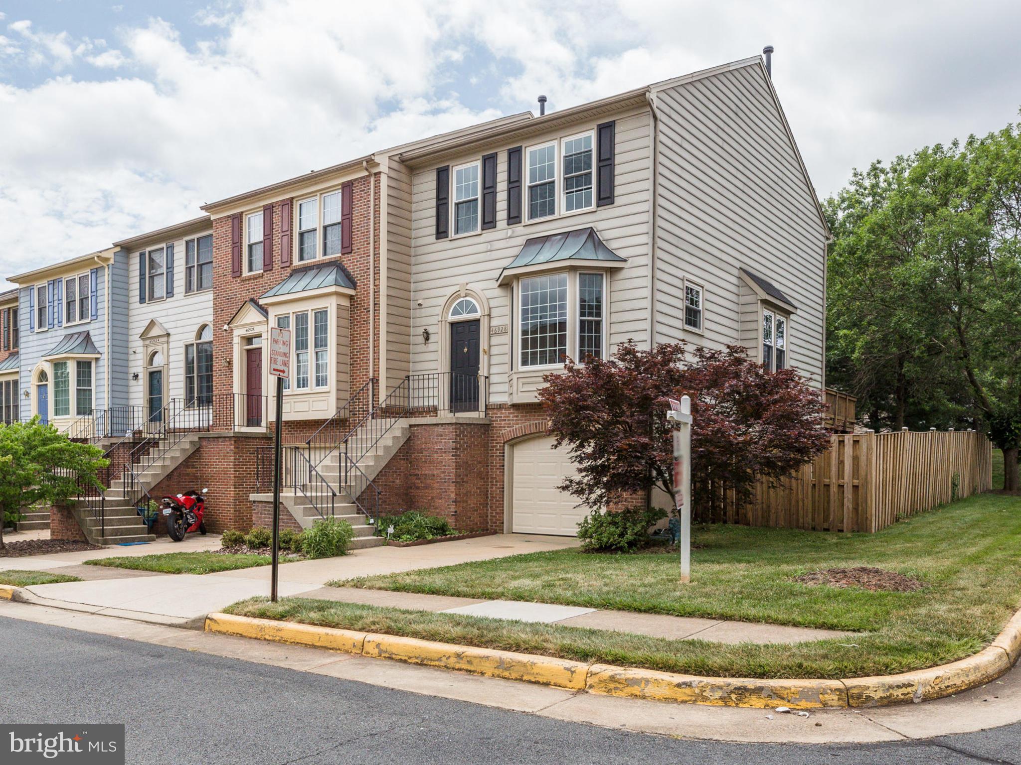 46928 Rabbitrun Terrace Sterling, VA 20164 - Photo 2 of 30 Exterior (Front)