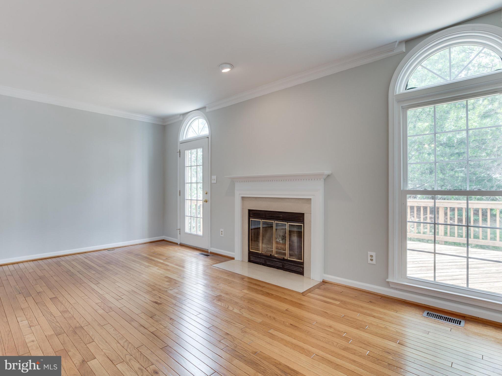 46928 Rabbitrun Terrace Sterling, VA 20164 - Photo 17 of 30 Living Room