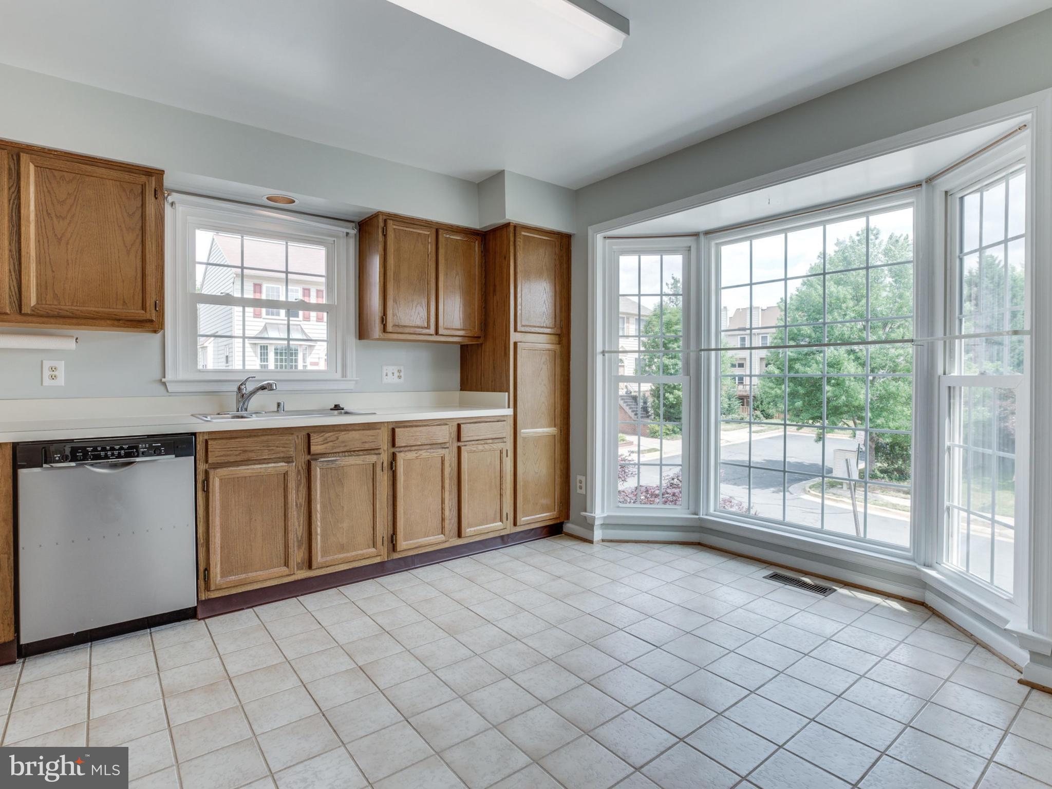 46928 Rabbitrun Terrace Sterling, VA 20164 - Photo 5 of 30 Kitchen