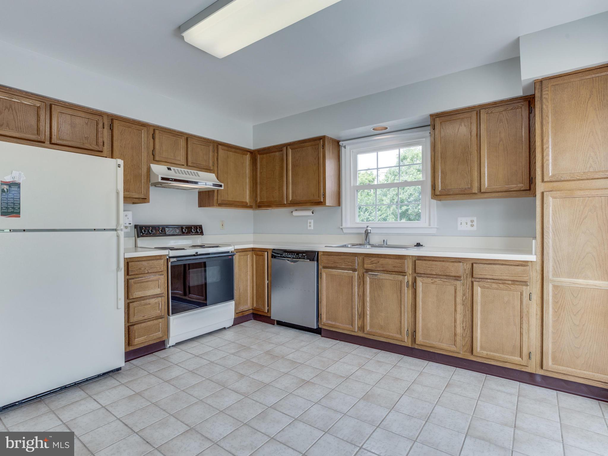 46928 Rabbitrun Terrace Sterling, VA 20164 - Photo 6 of 30 Kitchen