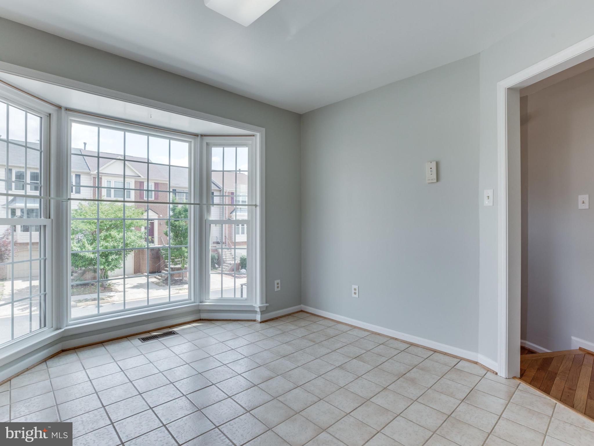46928 Rabbitrun Terrace Sterling, VA 20164 - Photo 9 of 30 Living Room
