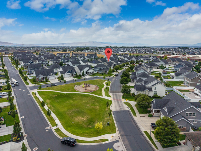 1002 South Yarrow Drive Mapleton, UT 84664 - Photo 5 of 39 Aerial perspective showcasing a residential neighborhood with uniform housing styles