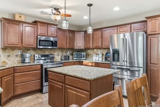 $499,000 | 2450 Grandview Place, Canyon Lake, TX 78133