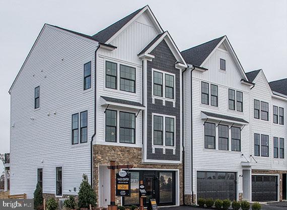 25398 Reed Orchard Terrace Chantilly, VA 20152 - Photo 1 of 17 Gallery Image 1