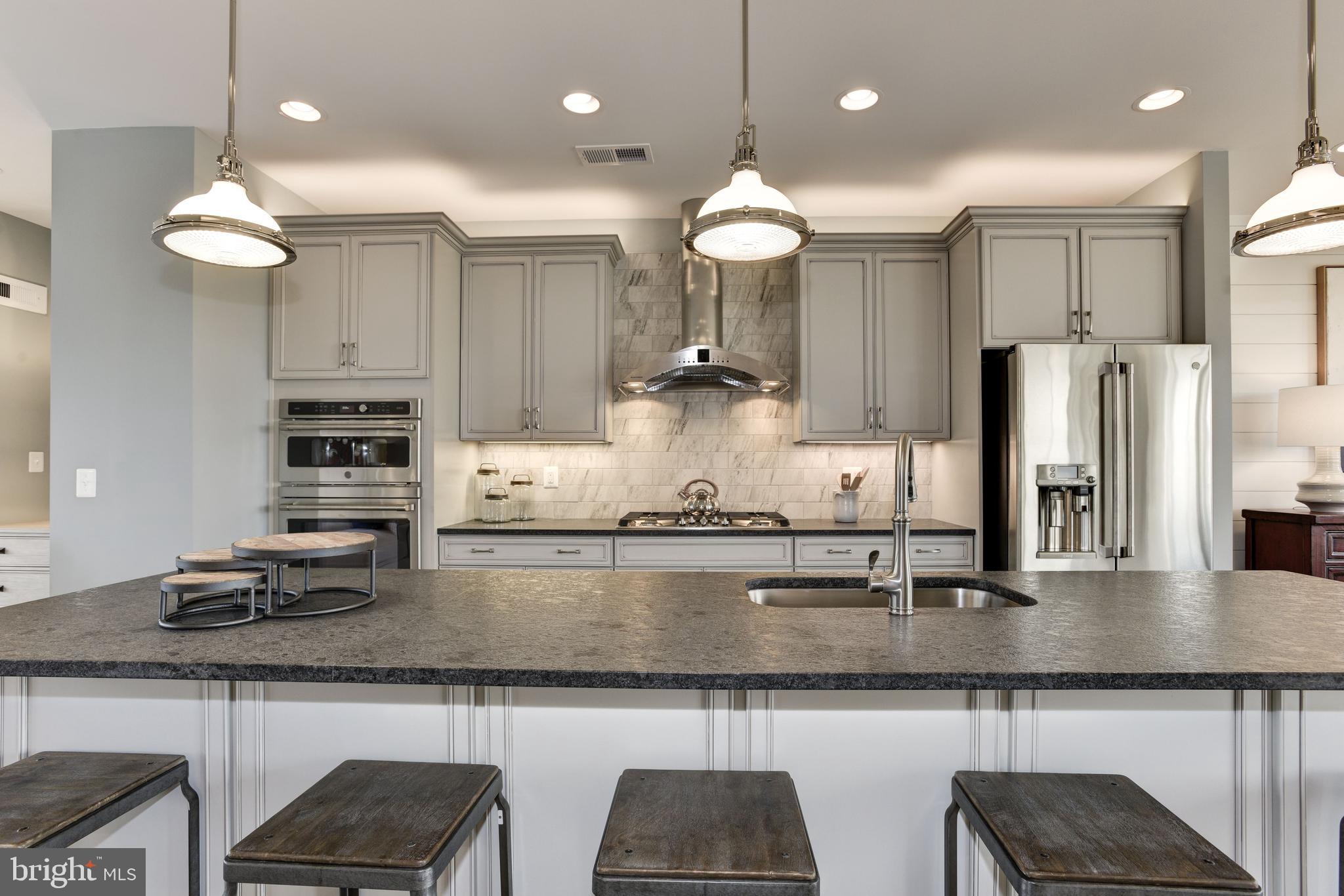 25398 Reed Orchard Terrace Chantilly, VA 20152 - Photo 6 of 17 Gallery Image 6