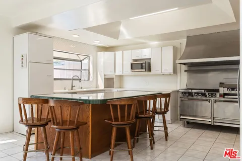 $1,999,000 | 955 South Highland Avenue, Los Angeles, CA 90036