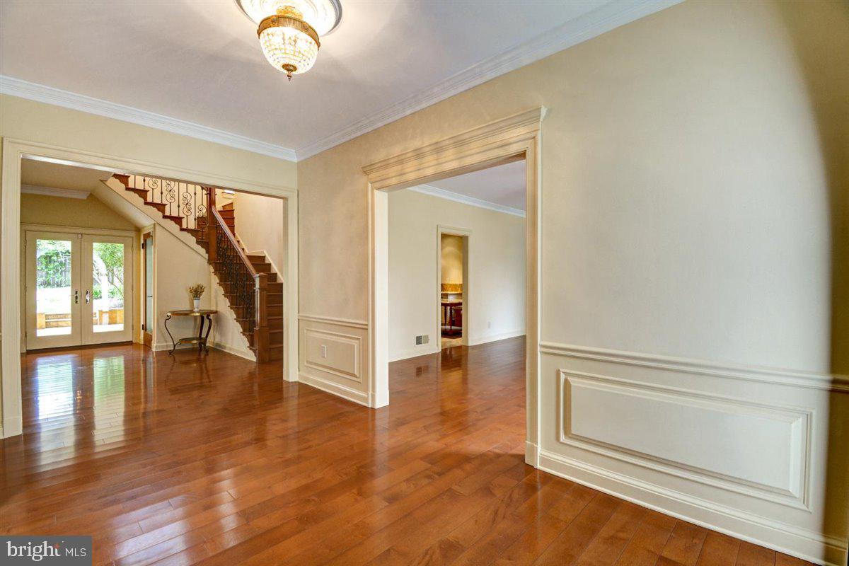 204 Primrose Street Chevy Chase, MD 20815 - Photo 3 of 38