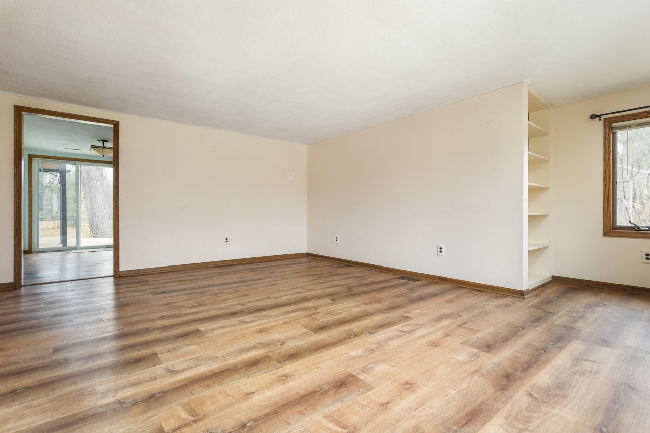 3188 North Three Mile Road Traverse City, MI 49686 - Photo 4 of 29 1881915-3.JPG