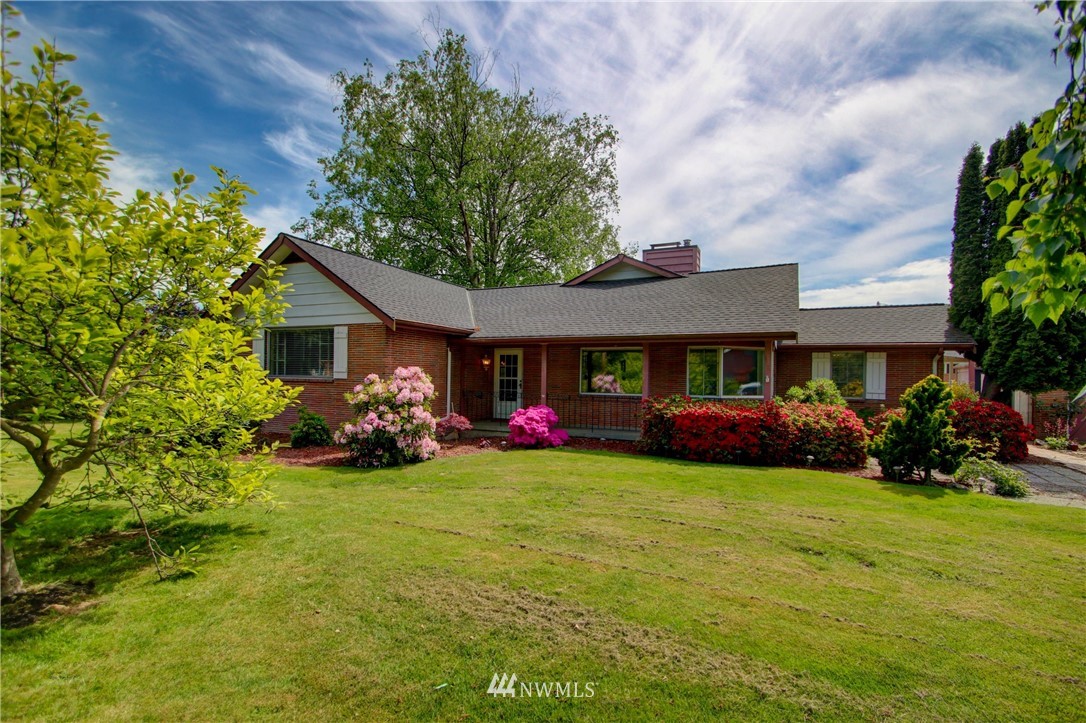 17566 Dunbar Road Mount Vernon, WA 98273 - Photo 2 of 40 a view of a house with patio and garden