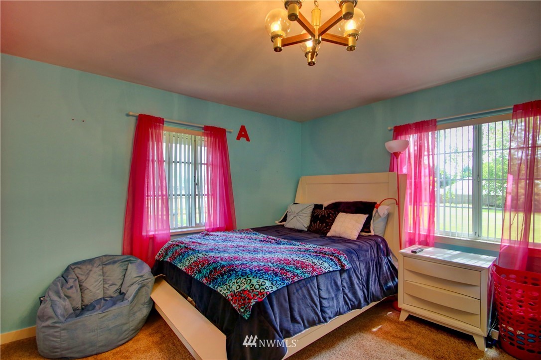 17566 Dunbar Road Mount Vernon, WA 98273 - Photo 16 of 40 a bedroom with a large bed and windows