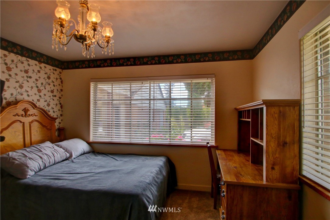 17566 Dunbar Road Mount Vernon, WA 98273 - Photo 18 of 40 a bedroom with a large bed and a window