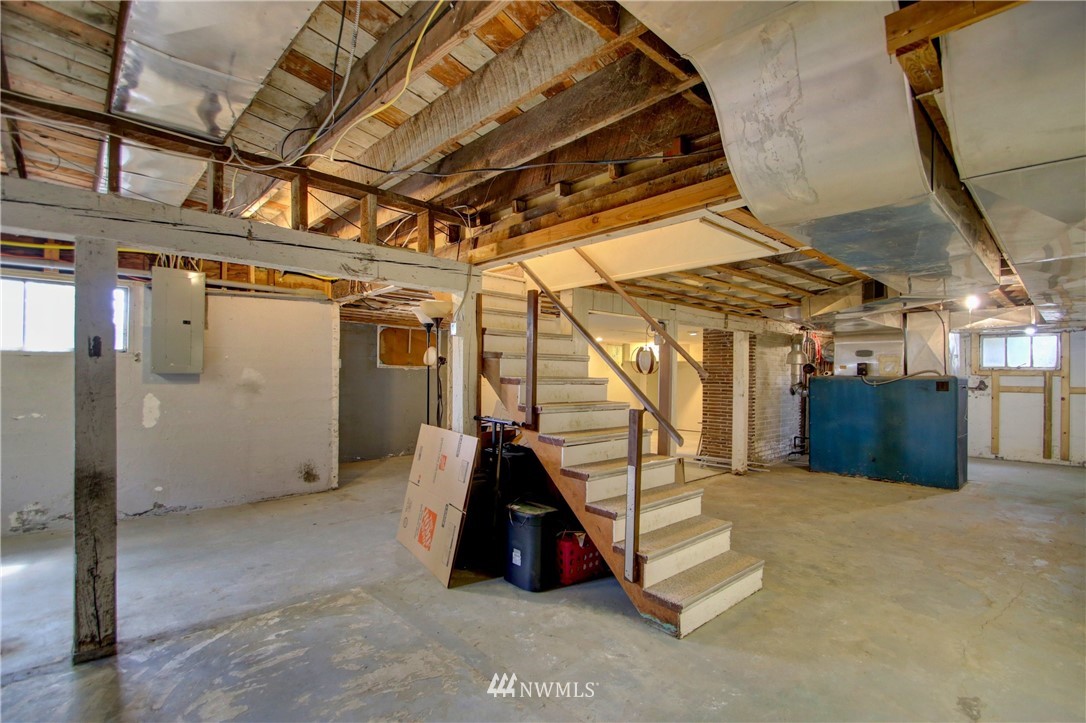 17566 Dunbar Road Mount Vernon, WA 98273 - Photo 29 of 40 a view of garage