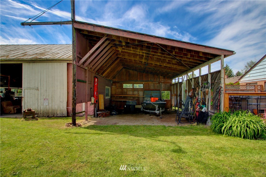 17566 Dunbar Road Mount Vernon, WA 98273 - Photo 36 of 40 a view of a backyard of the house