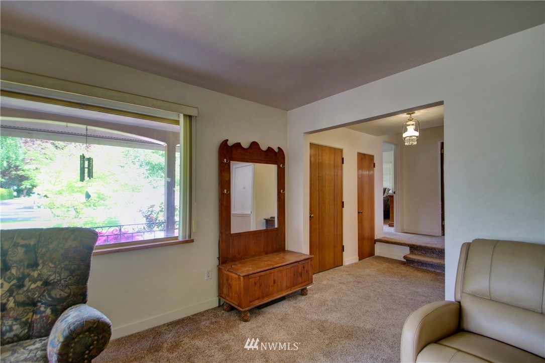 17566 Dunbar Road Mount Vernon, WA 98273 - Photo 5 of 40 a living room with furniture and a window