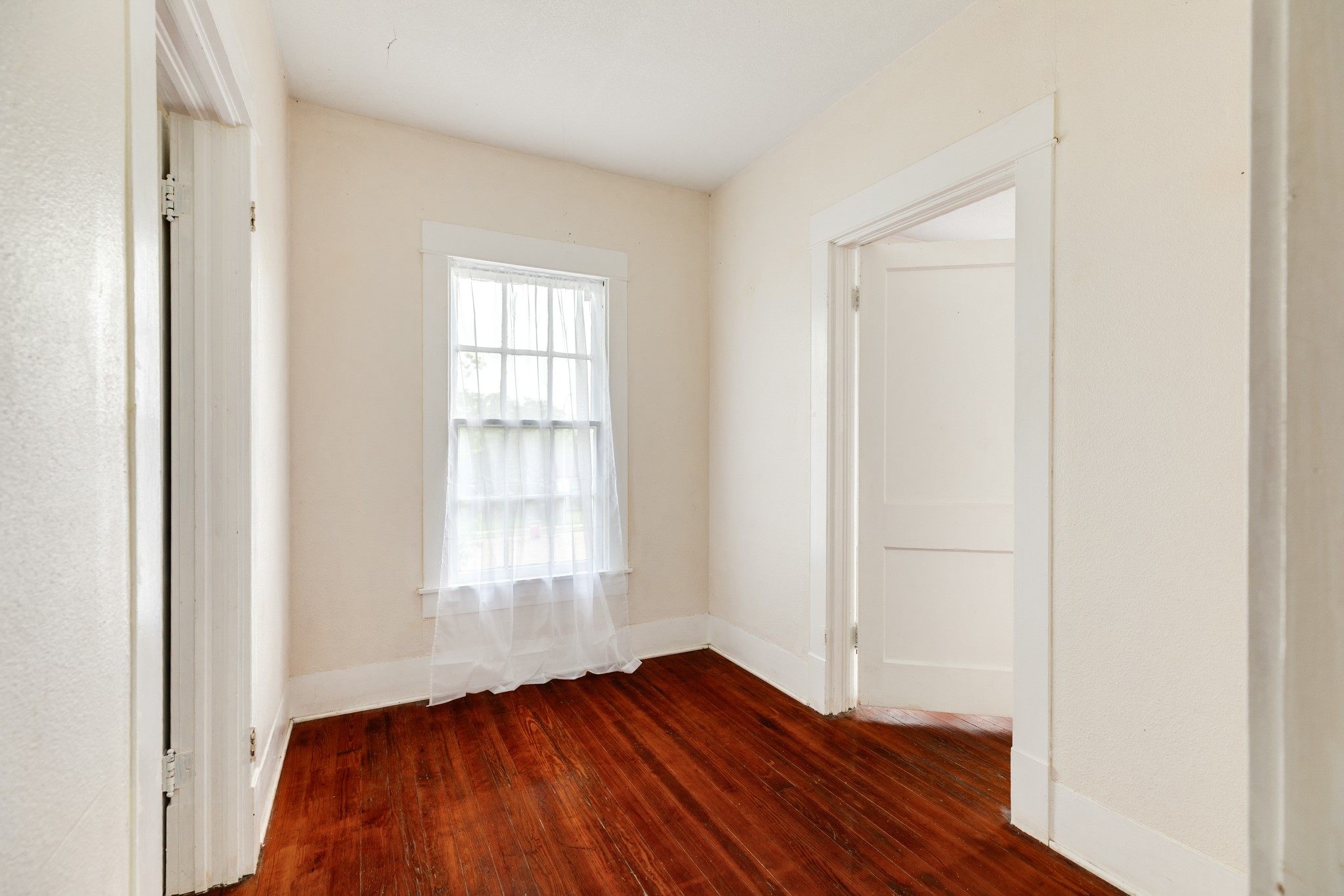 331 West Broad Street Freeport, TX 77541 - Photo 20 of 31 a view of an empty room with wooden floor and a window