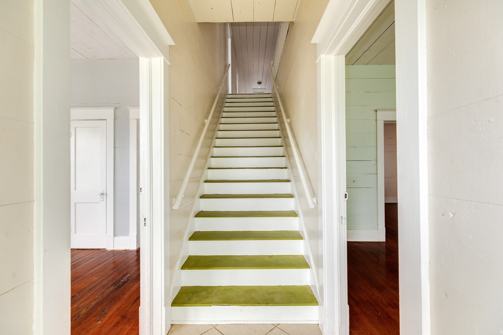 331 West Broad Street Freeport, TX 77541 - Photo 5 of 31 a view of a hallway with wooden floor and entryway