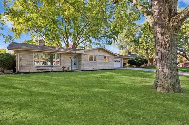 $272,000 | 1350 Susan Drive, St. Joseph, MI 49085