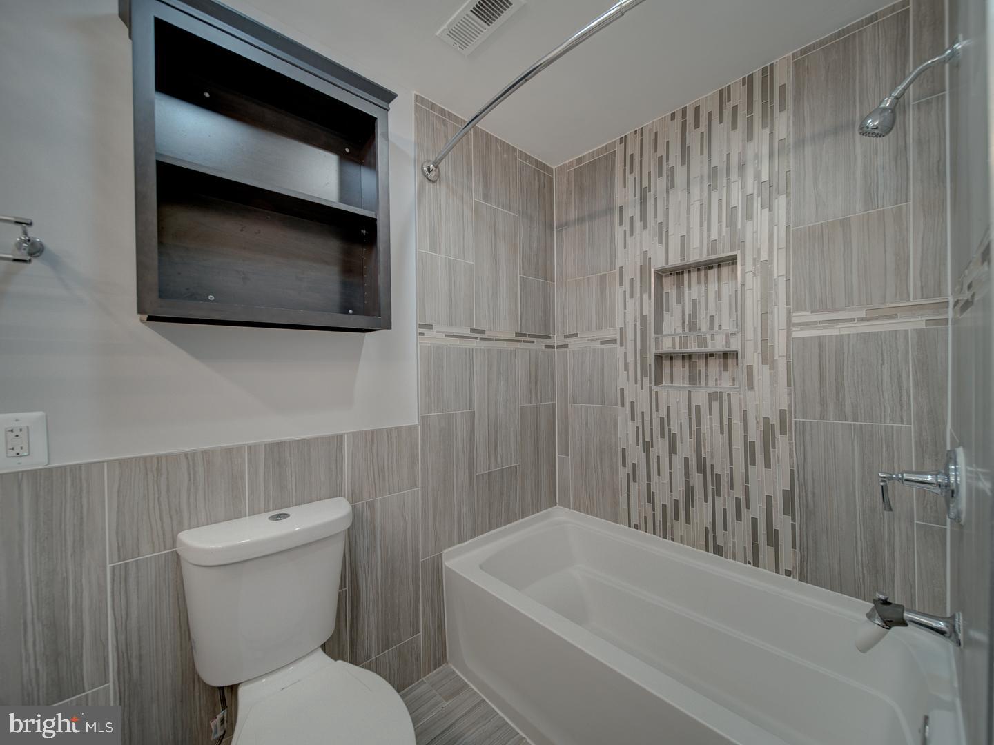 1300 East Beech Road Sterling, VA 20164 - Photo 30 of 35 a bathroom with a toilet a sink and bathtub
