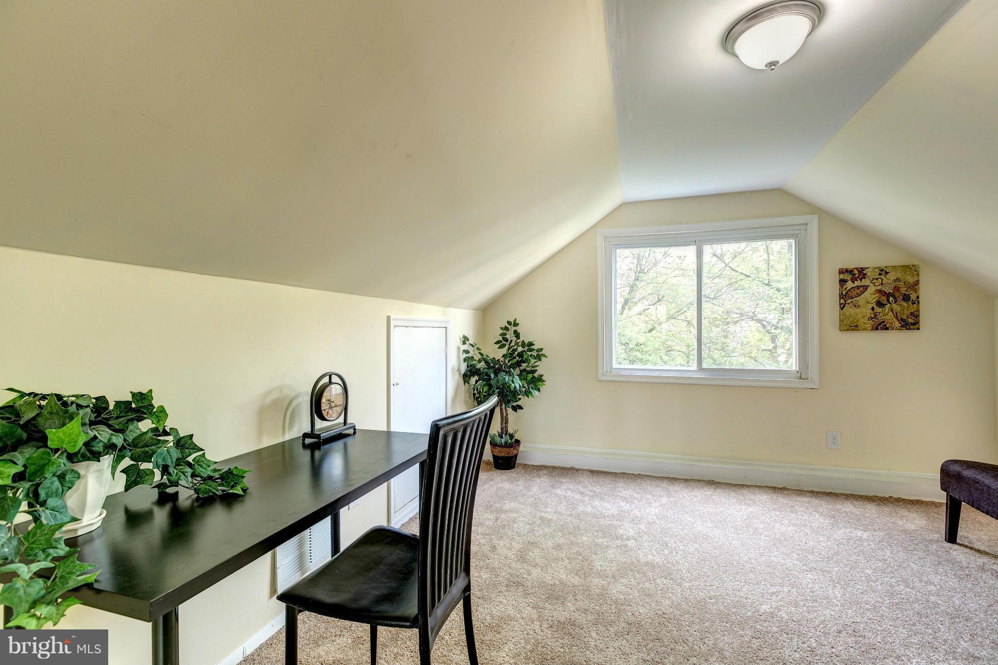 6927 Chambers Road Baltimore, MD 21234 - Photo 13 of 30 Private Sitting Room