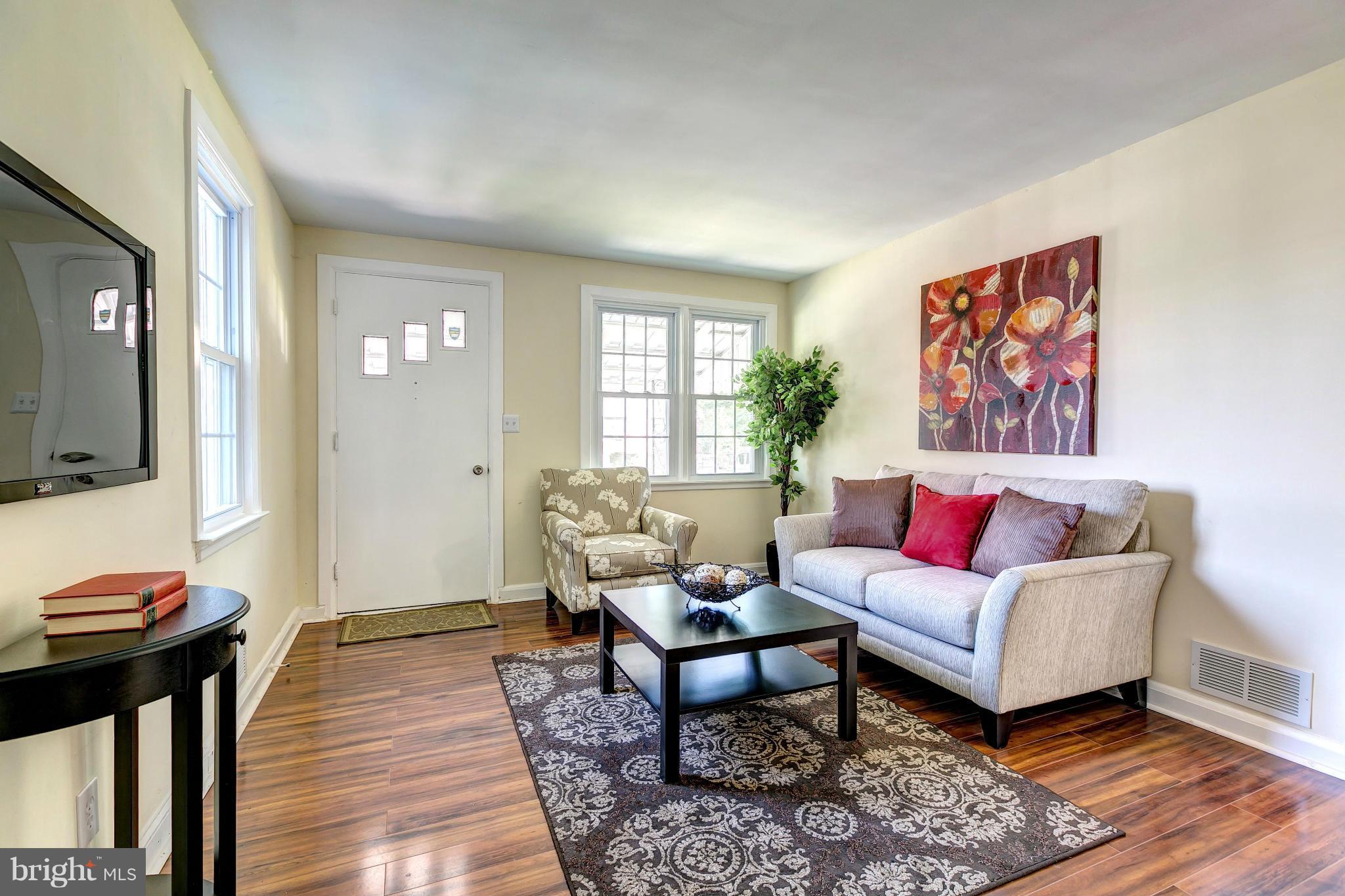 6927 Chambers Road Baltimore, MD 21234 - Photo 3 of 30 Bright & Airy Living Room