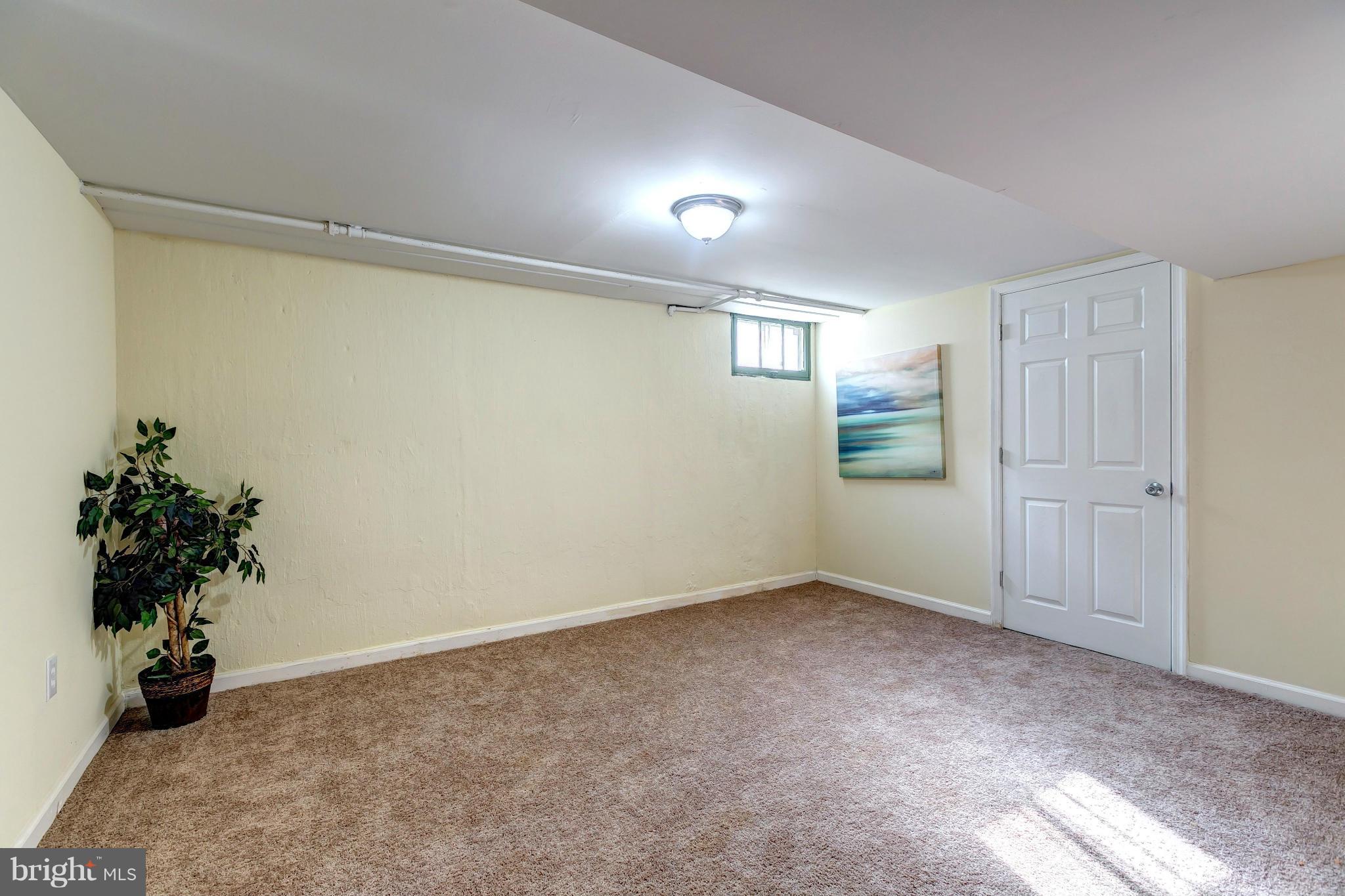 6927 Chambers Road Baltimore, MD 21234 - Photo 22 of 30 Spacious Family Room