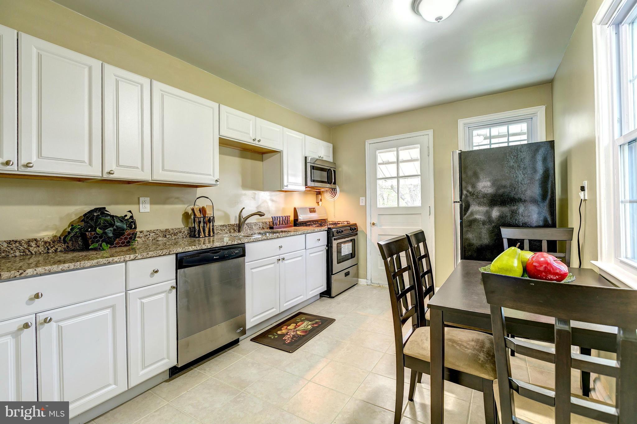 6927 Chambers Road Baltimore, MD 21234 - Photo 7 of 30 Granite Counters & Stainless Steel Appliances