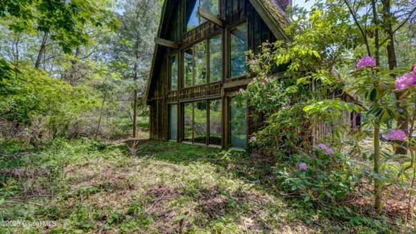 $299,999 | 824 County Road 106, Amsterdam, NY 12010