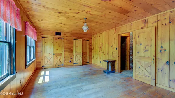 $299,999 | 824 County Road 106, Amsterdam, NY 12010