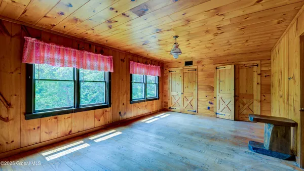 $299,999 | 824 County Road 106, Amsterdam, NY 12010