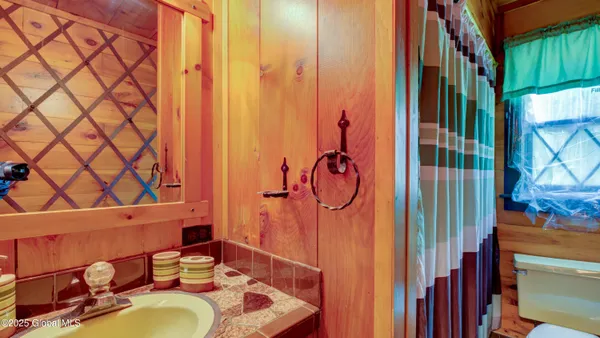 $299,999 | 824 County Road 106, Amsterdam, NY 12010