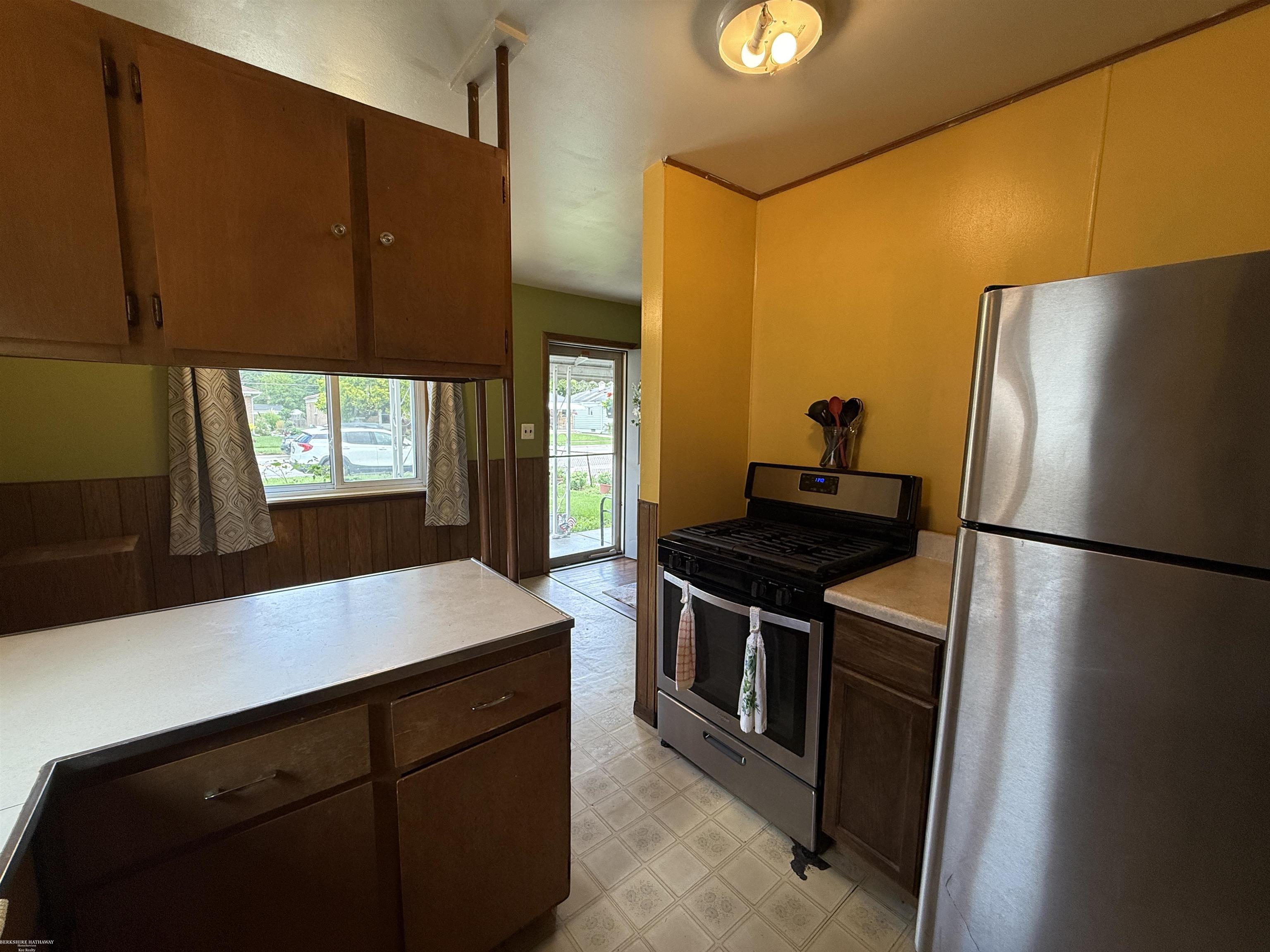14584 Stephens Road Warren, MI 48089 - Photo 7 of 28 50186078-bbb2af26-c608-4363-8a67-8dc9d6f76487.JPG