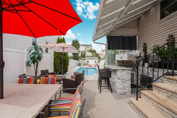 a view of a house with backyard and sitting area