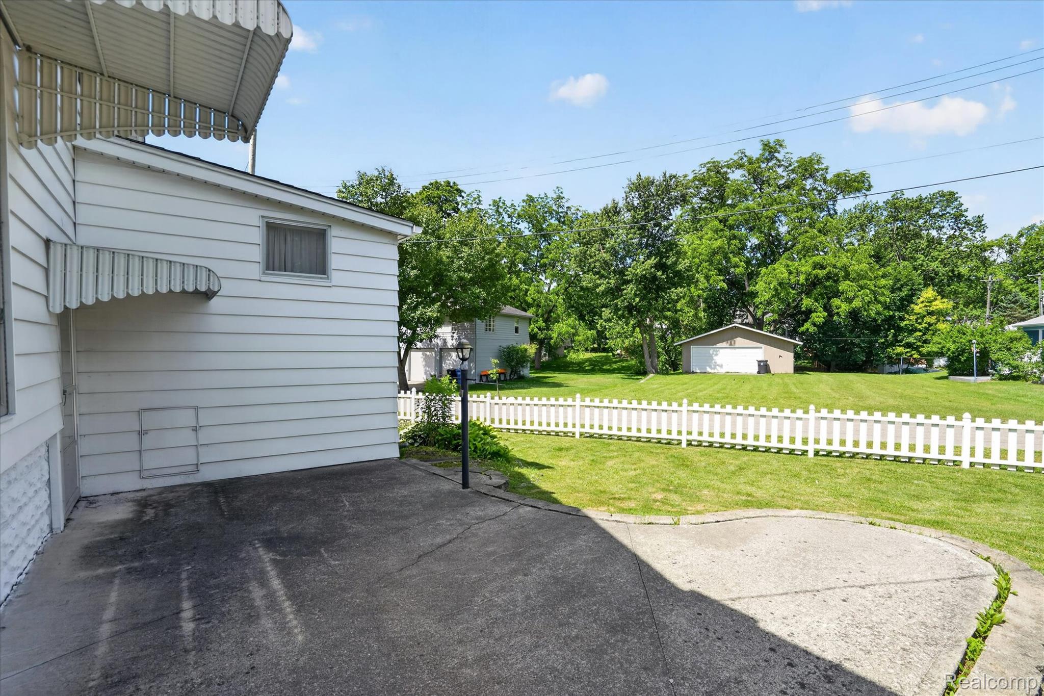 410 South Center Street Howell, MI 48843 - Photo 38 of 47 45-410-S-Center-St-Howell-MI-48843-WindowStill.jpg