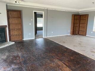 323 County Road 305 Panhandle, TX 79068 - Photo 14 of 23 an empty room with closet and windows