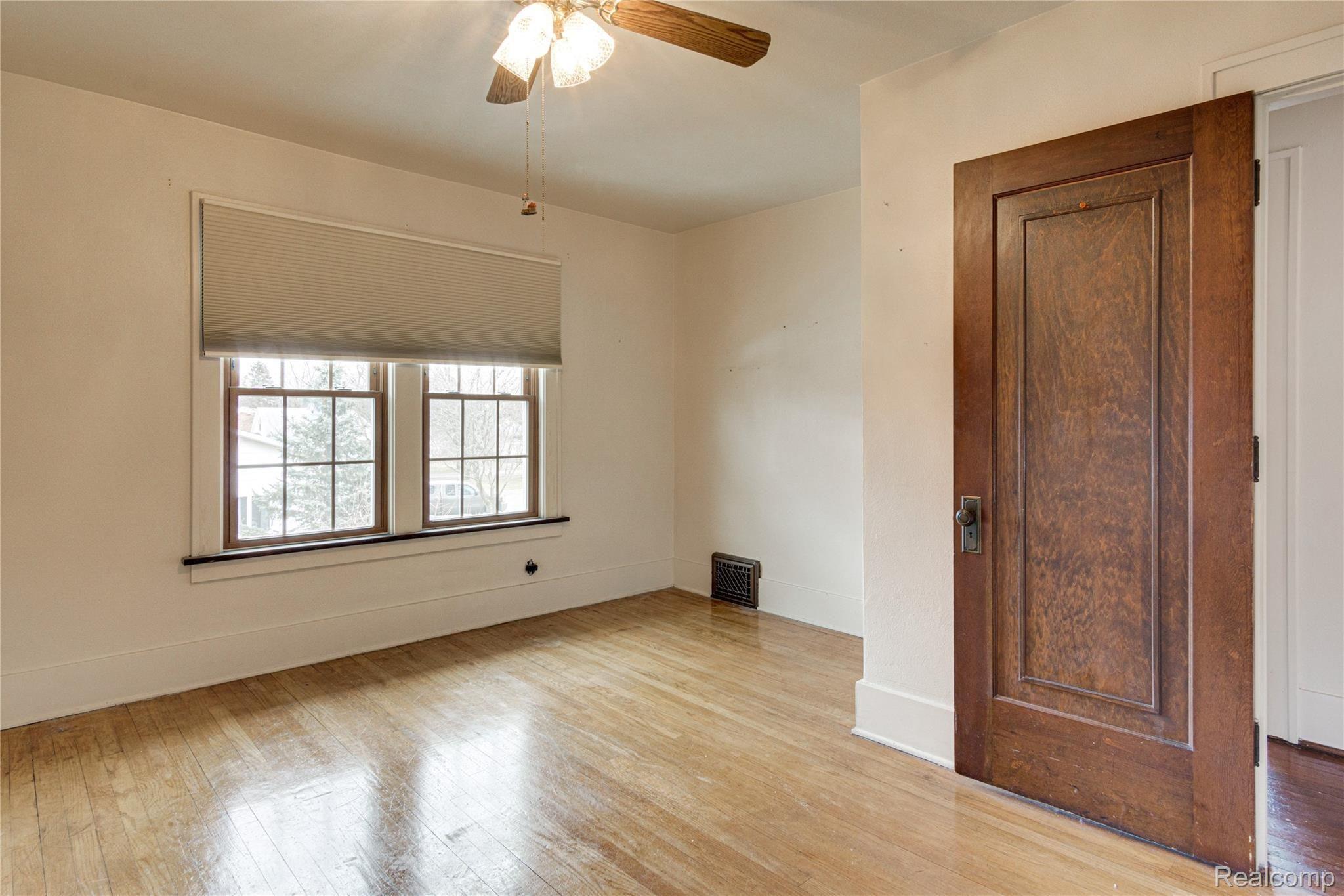 5494 Corunna Road Flint, MI 48532 - Photo 44 of 48 Interiors (30 of 34).jpg