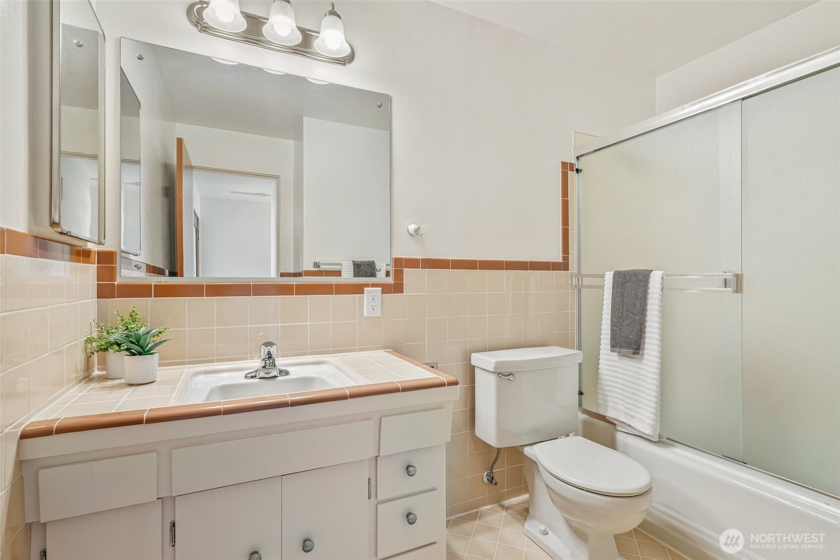 3015 Alki Avenue Southwest Seattle, WA 98116 - Photo 23 of 39